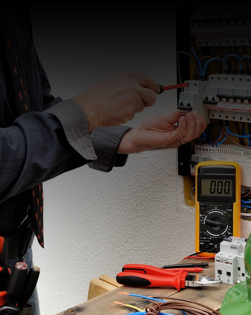 Electrician technician fix circuit breaker terminal